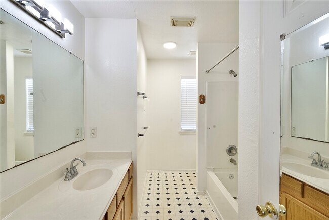 Building Photo - 21618 Misty Fall Ln