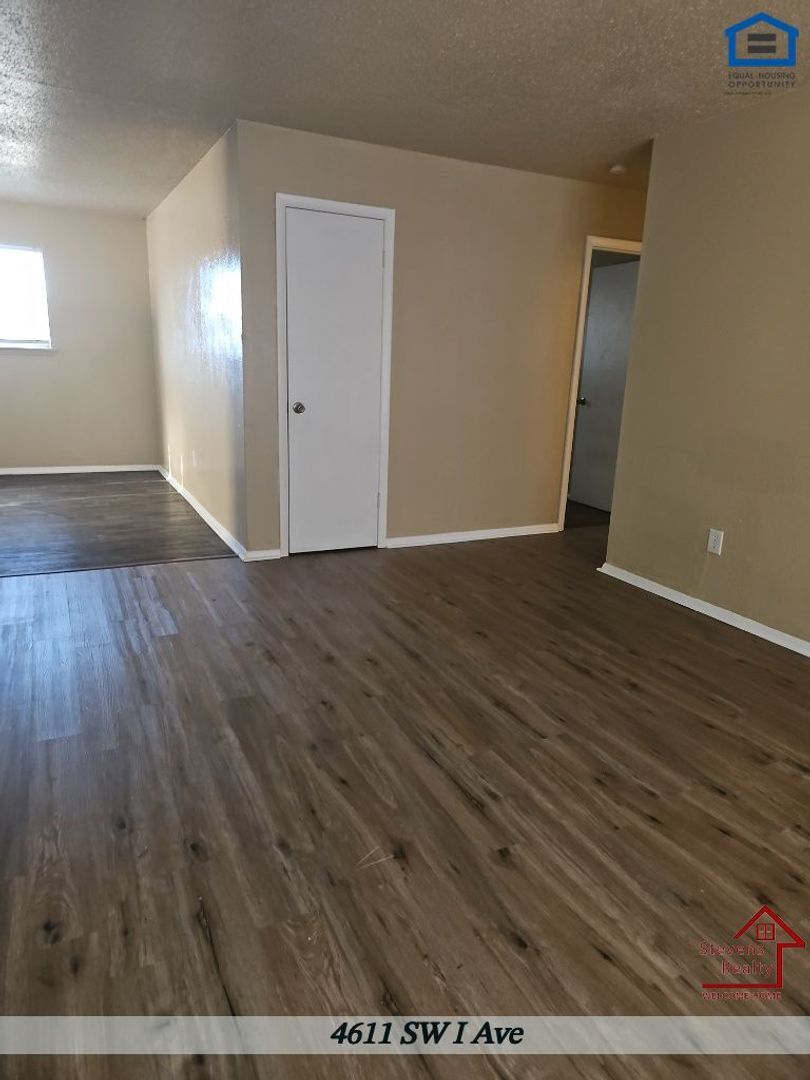 Building Photo - 4611 SW I Ave