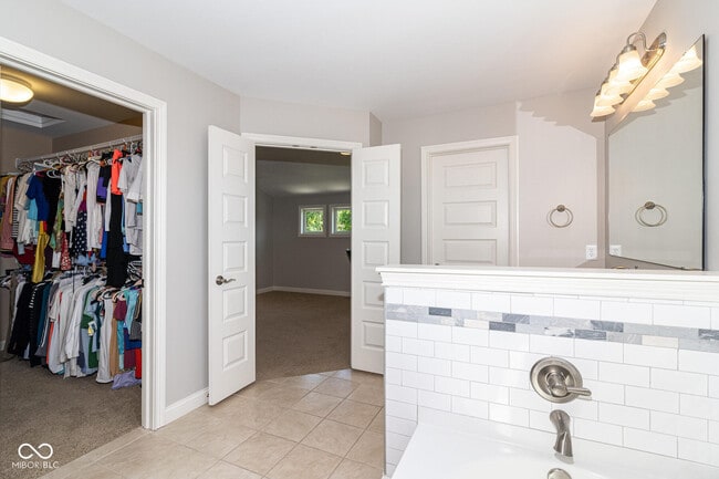 Building Photo - 10599 Geist View Dr