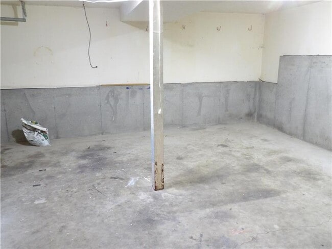 Building Photo - 3060 Lansdowne Ln