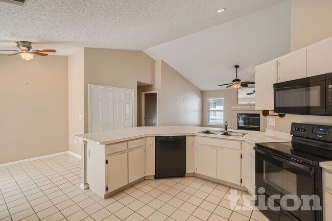 Building Photo - 856 Crestridge Cir