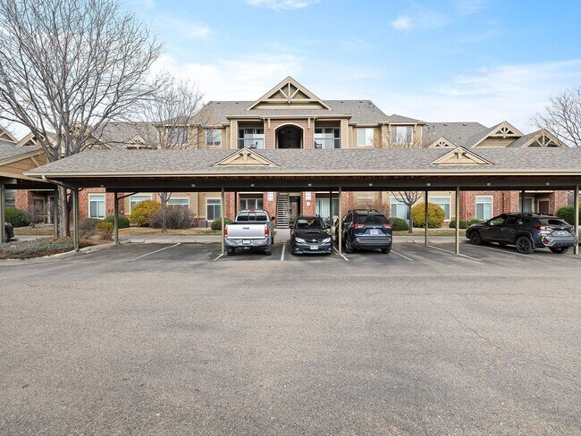Building Photo - 2 bed 2 Bath Condo with Community Pool!