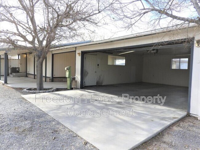 Building Photo - 2770 Rio Rico Dr