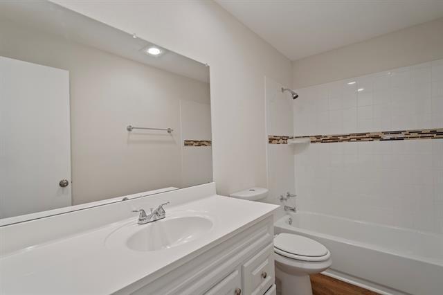 Building Photo - 3002 Lindbergh Dr