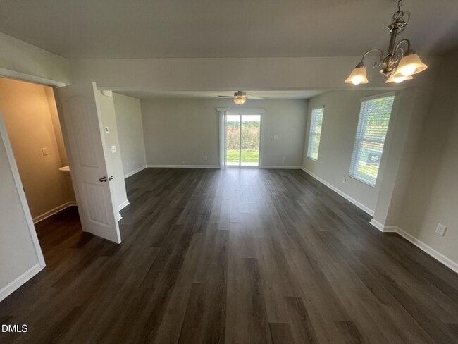 Building Photo - 1100 Peony Ln
