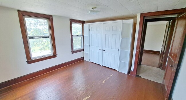 Building Photo - 3 Bed / 1 Bath Single Family Home