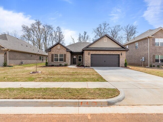 Primary Photo - 210 Saddle St