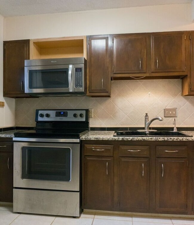 Building Photo - 137 Colony Dr