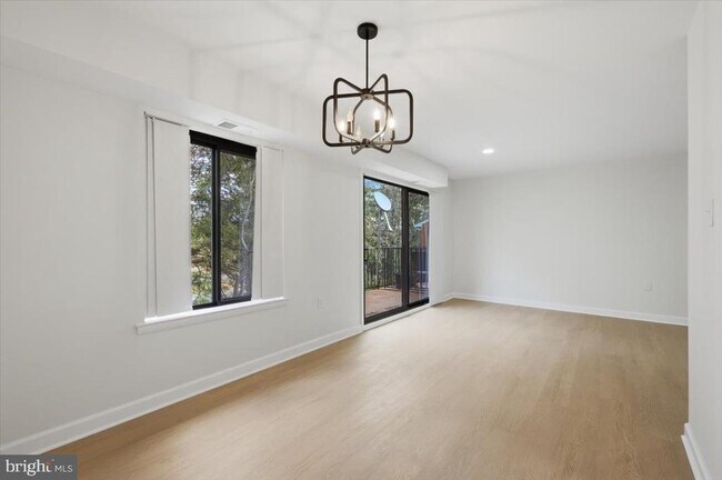 Building Photo - 125 Clubhouse Dr SW