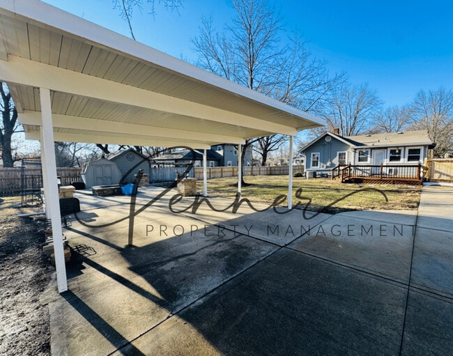 Building Photo - 615 SE Douglas St