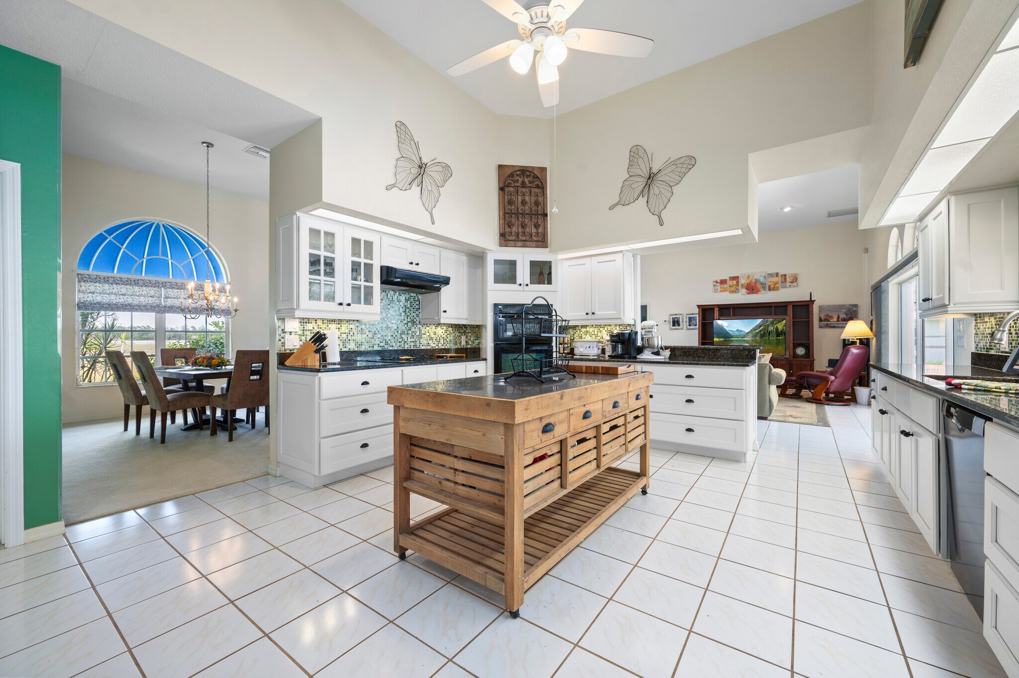 Building Photo - 12879 SW Kings Row