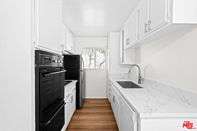 Building Photo - 1206 S Holt Ave