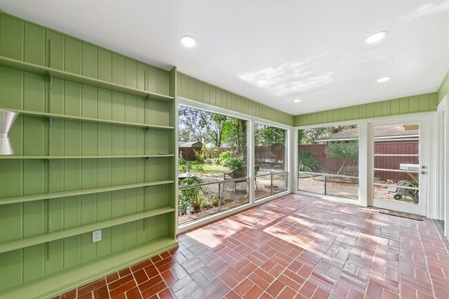 Building Photo - 5221 W 43rd St