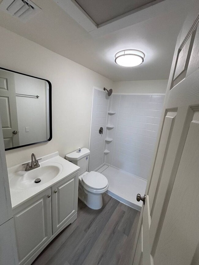 Building Photo - 1529 Providence Rd