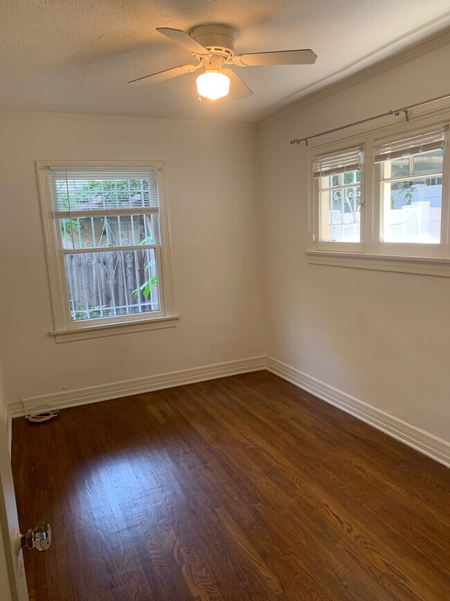 Building Photo - 1008 Havenhurst Dr