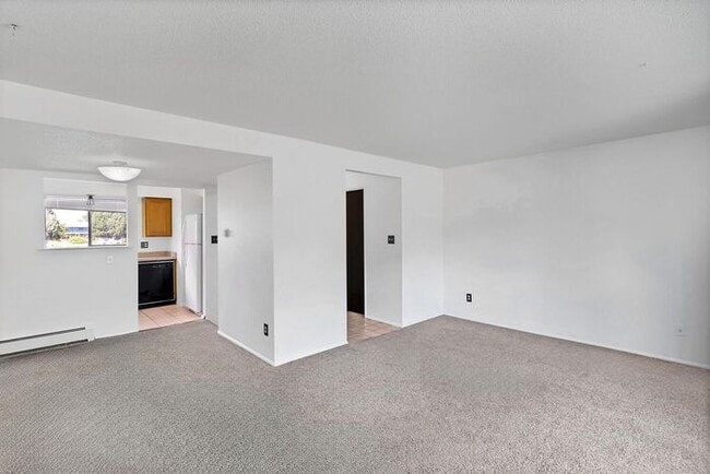 Building Photo - 2 Bedroom Condo near CMU