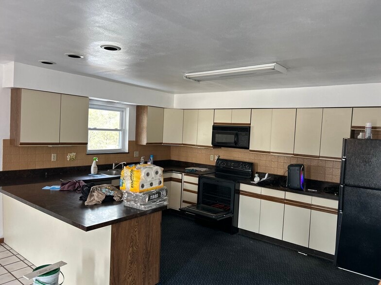 Building Photo - 725 S Belt W