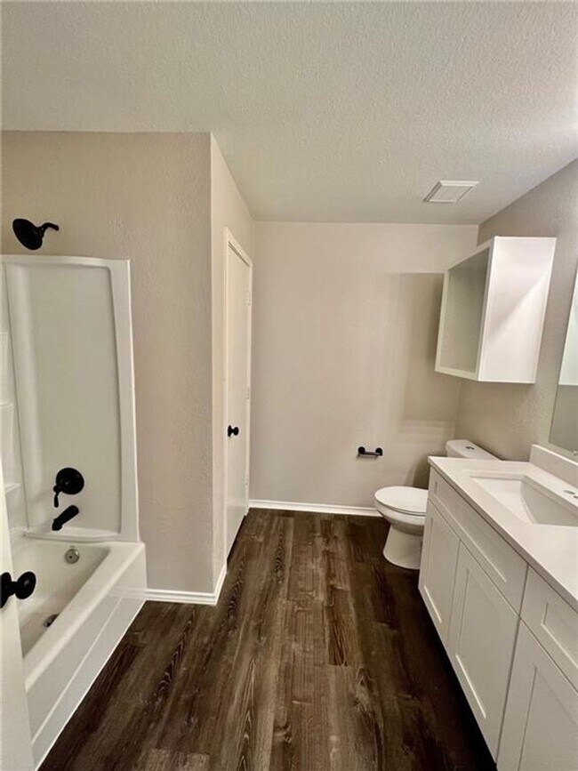 Building Photo - Fantastic Home in Lakeside Subdivision