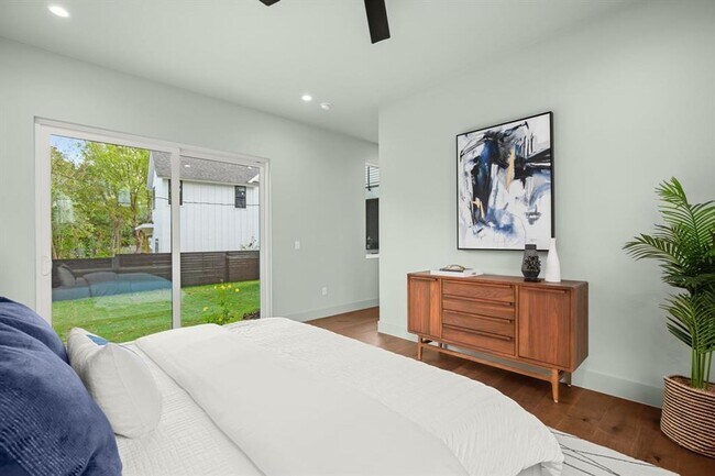 Building Photo - Stunning South Austin Oasis