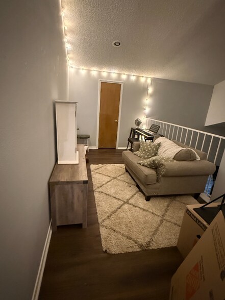 Building Photo - 526 Oakridge Dr