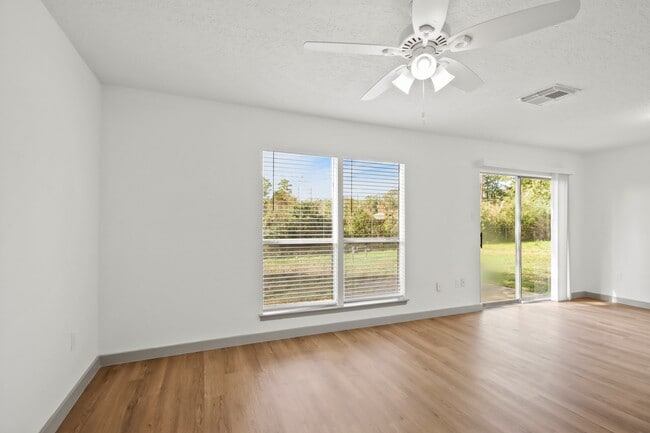 Building Photo - 1600 Hazelwood St