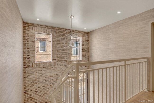 Building Photo - 610 Jericho Tpke