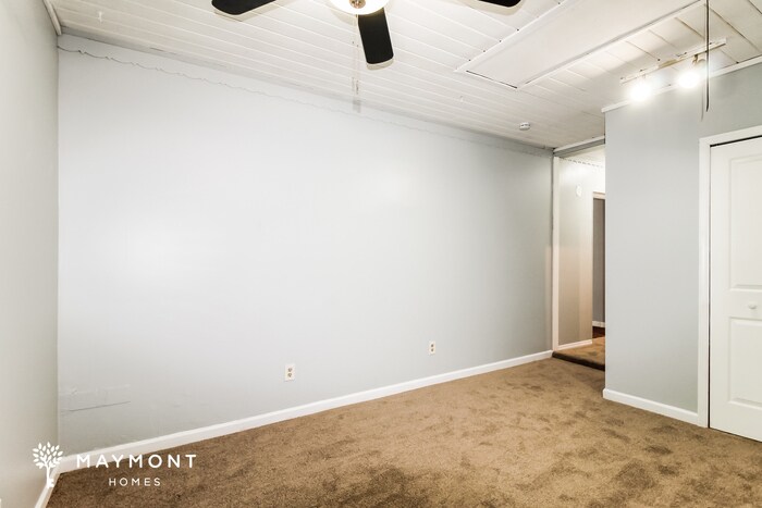 Building Photo - 5515 E Live Oak Ln