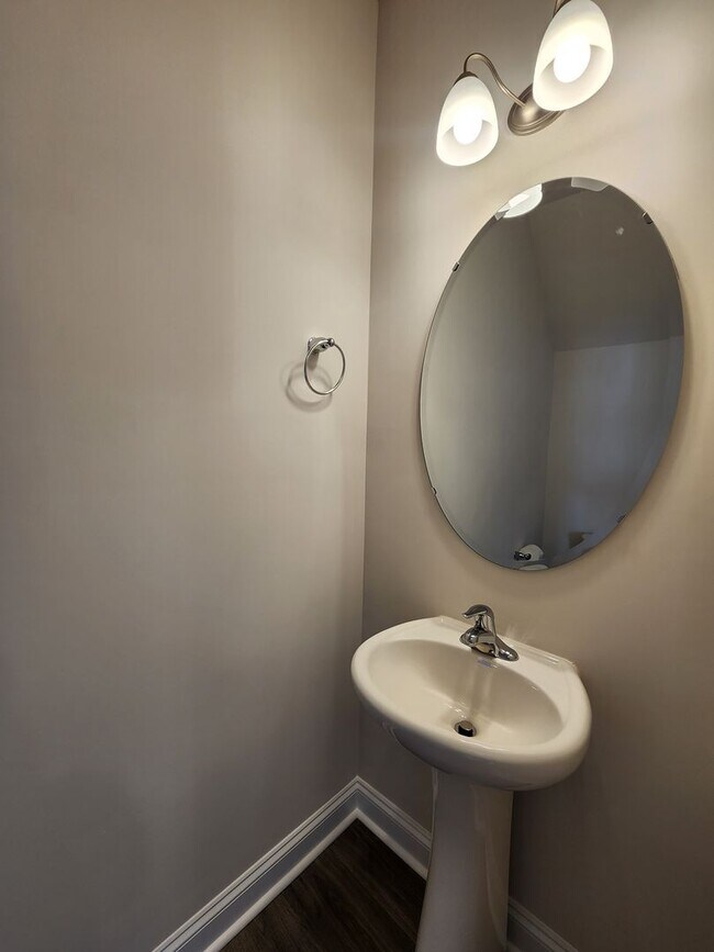 Building Photo - **6 Month Lease** Hendersonville Rental!