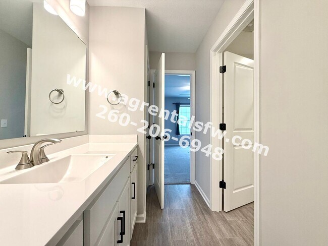 Building Photo - 3 Bedroom/ 1.5 Bath