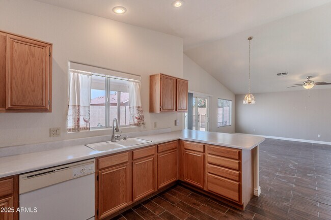 Building Photo - 7732 W Rancho Dr