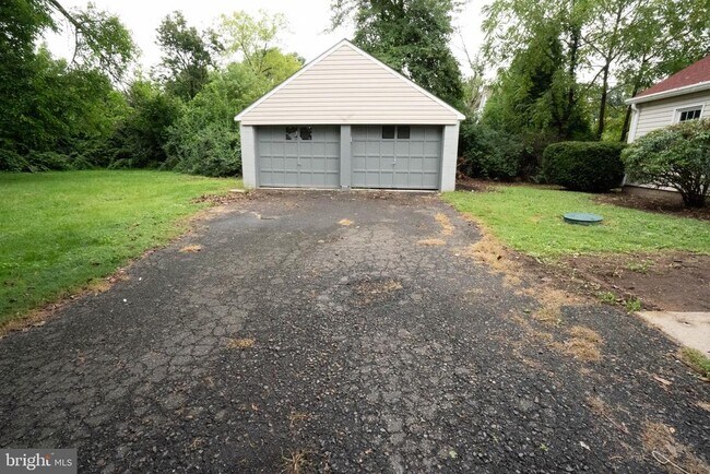 Building Photo - 912 Hilltown Pike