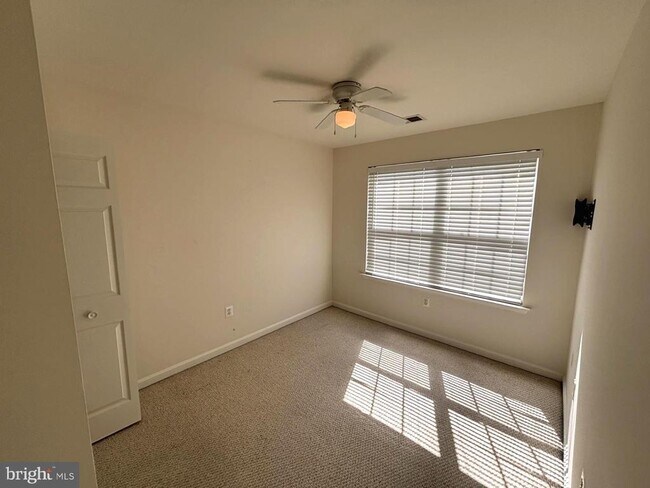 Building Photo - 20467 Blue Heron Terrace