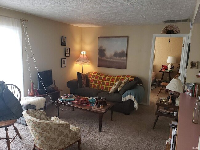 Building Photo - 1206 S College Mall Rd