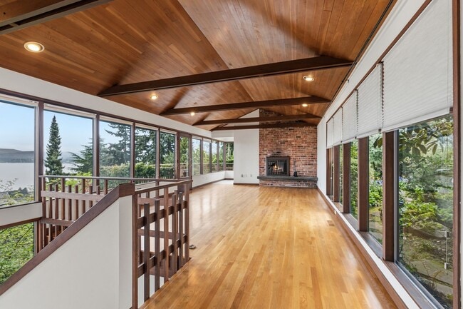 Building Photo - 4Bd/2.75Ba Seattle House