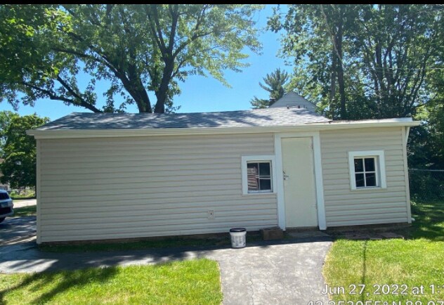 Building Photo - 223 Elder Dr