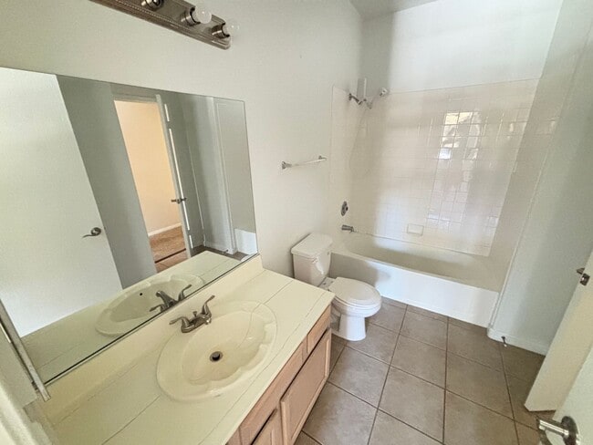 Building Photo - Gorgeous 2bed/2 bath condo in Southwest!