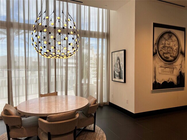 Building Photo - 851 NE 1st Ave