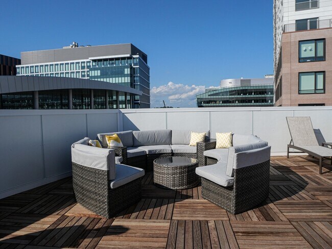 Building Photo - 38 Hichborn St