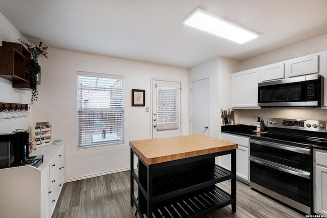 Building Photo - 8111 Running Hollow