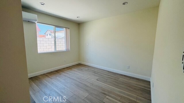Building Photo - 425 Gladys Ave
