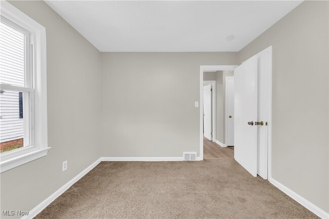 Building Photo - 20160 Beachview Dr