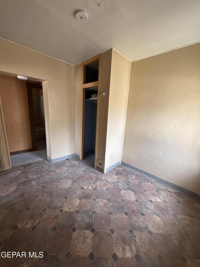 Building Photo - 4000 1/2 Sacramento Ave