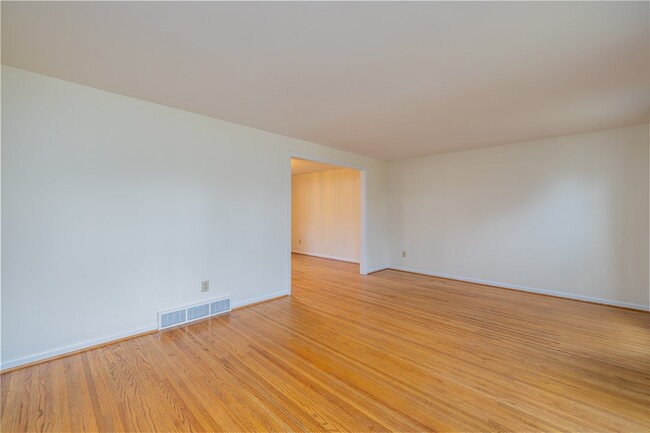 Building Photo - 75 Parkwood Ave