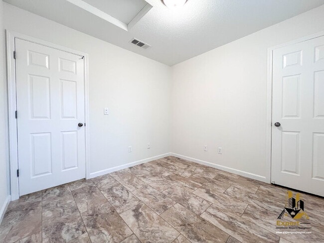 Building Photo - 224 Loon Lake St