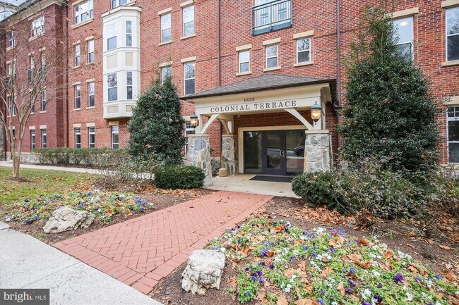 Building Photo - 1633 N Colonial Terrace