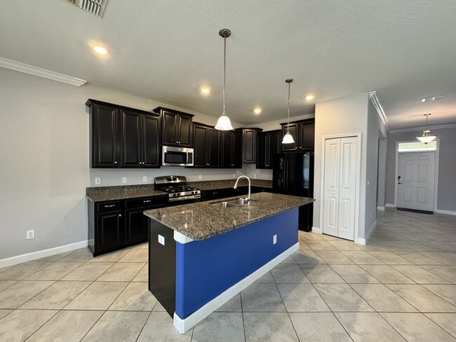 Building Photo - 4 Bedroom/3 Bathroom Enclave at Terra Bella