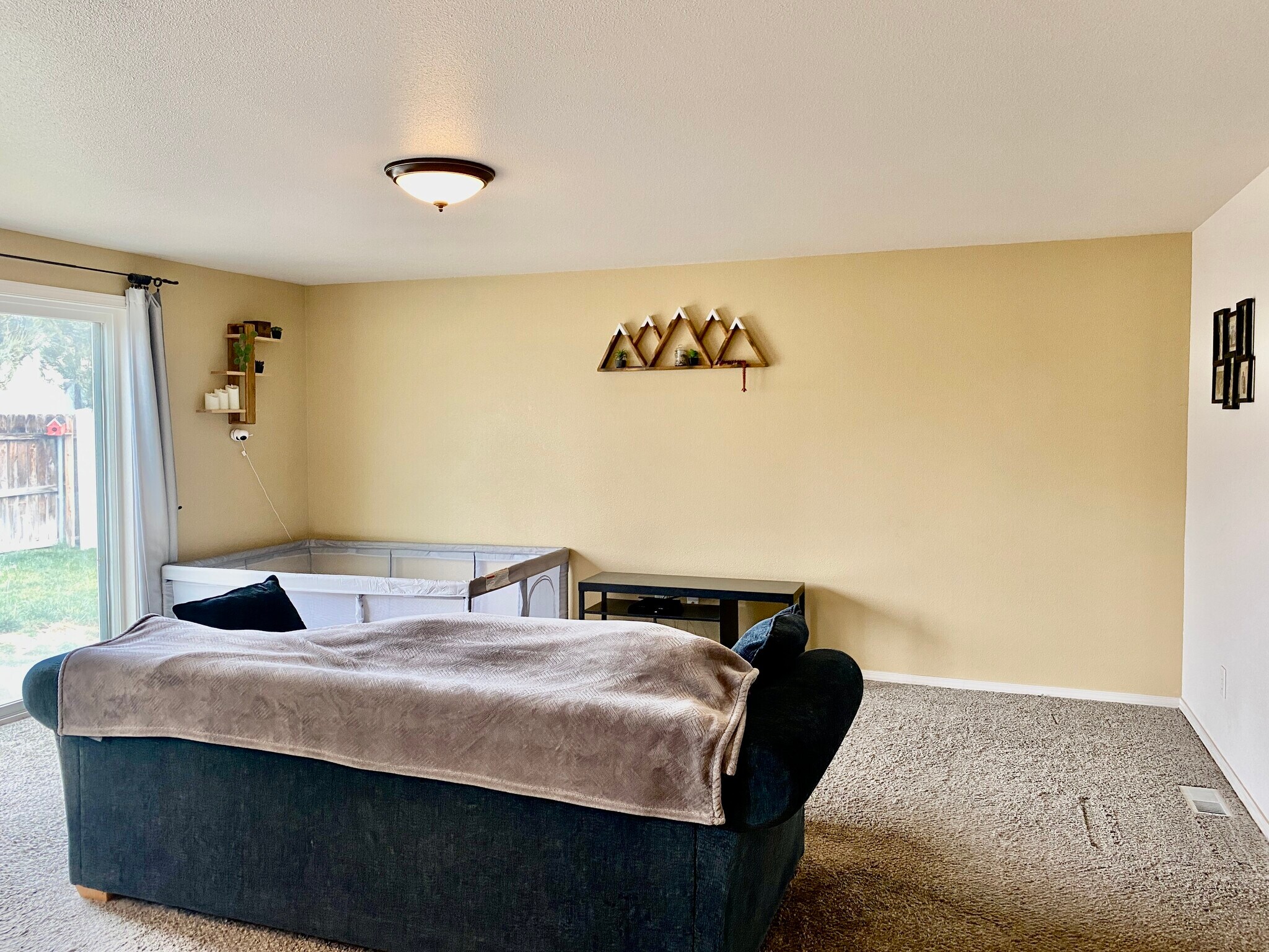 Building Photo - 458 Trout Ave