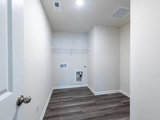 Building Photo - 1032 Umstead Grove Way