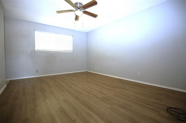 Building Photo - 1902 Garden Villa Dr