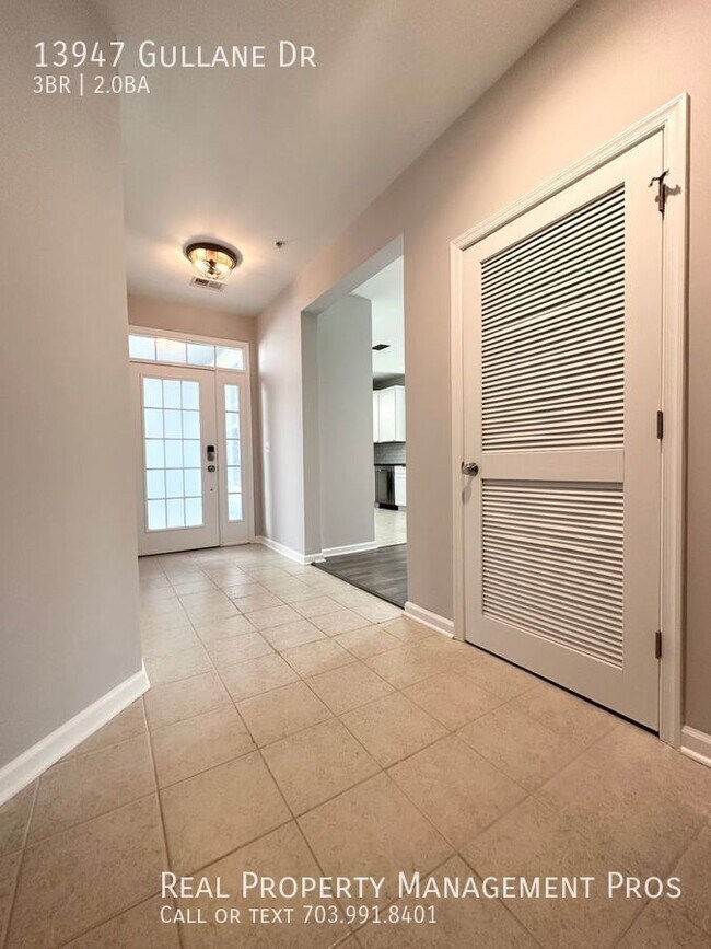 Building Photo - 3 Bedroom Smart Home with Car Charger!